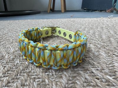 Collier jaune