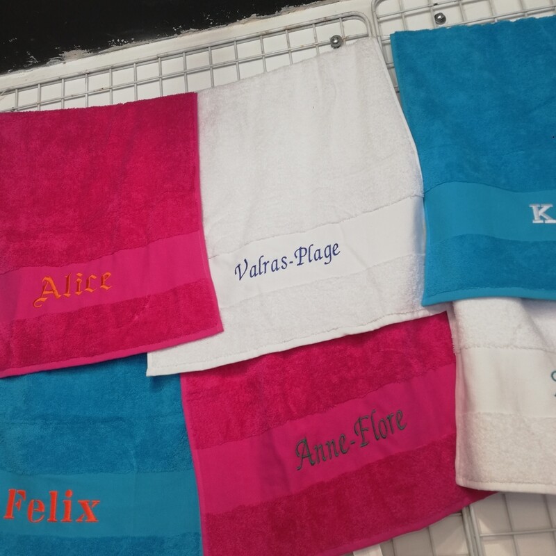 Serviette de toilette brodée