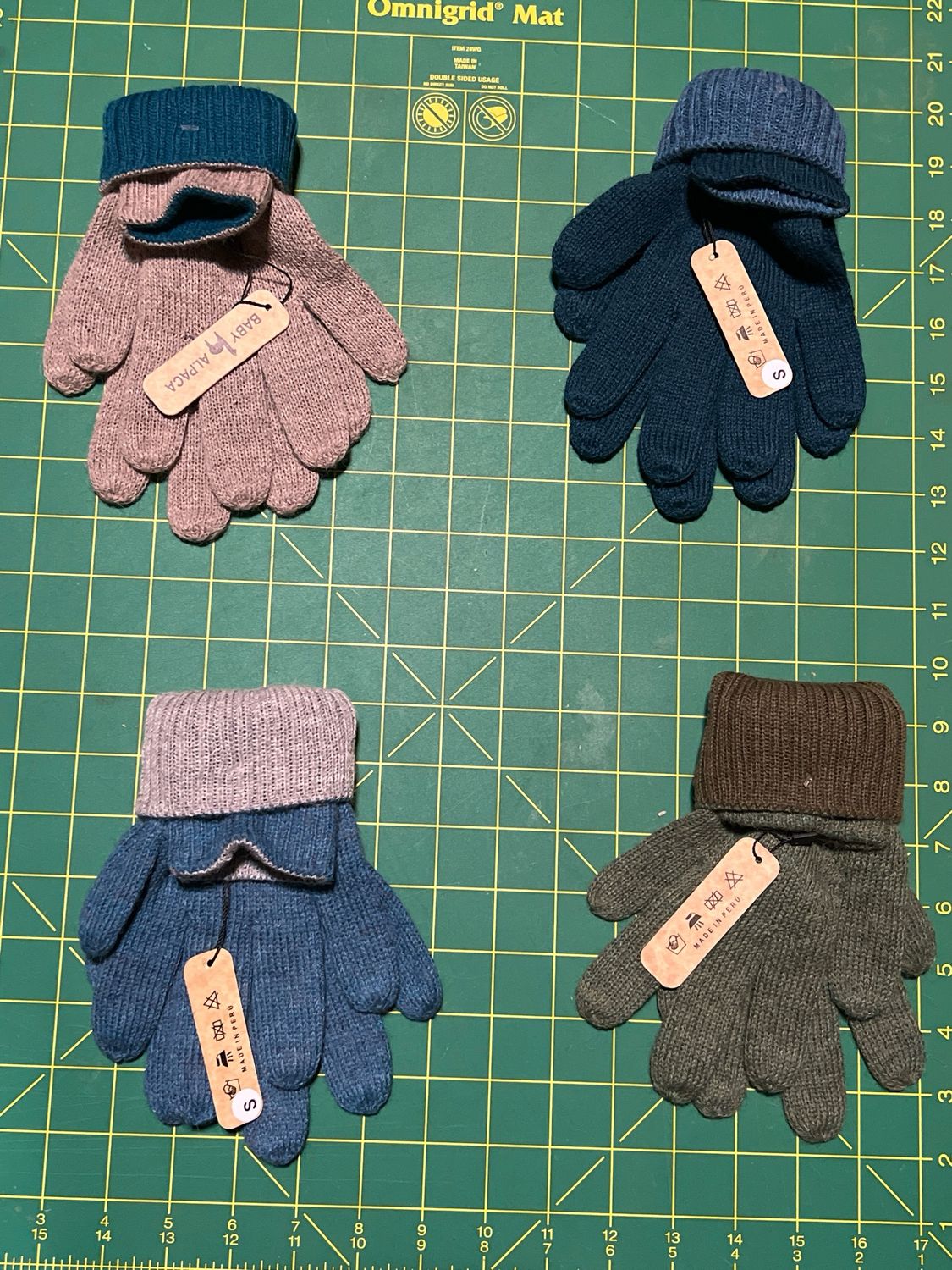 Small Reversible Knit Gloves 100% Baby Alpaca
