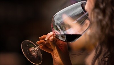Coronavirus revolutionizes the world of wine, tastings on Skype and the web