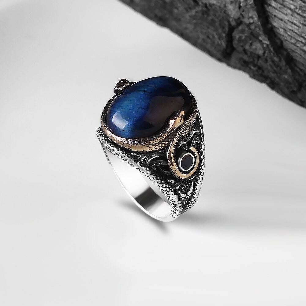 Herrenring aus 925er Sterlingsilber mit Schlangenmuster und blauem Tigeraugen-Stein
