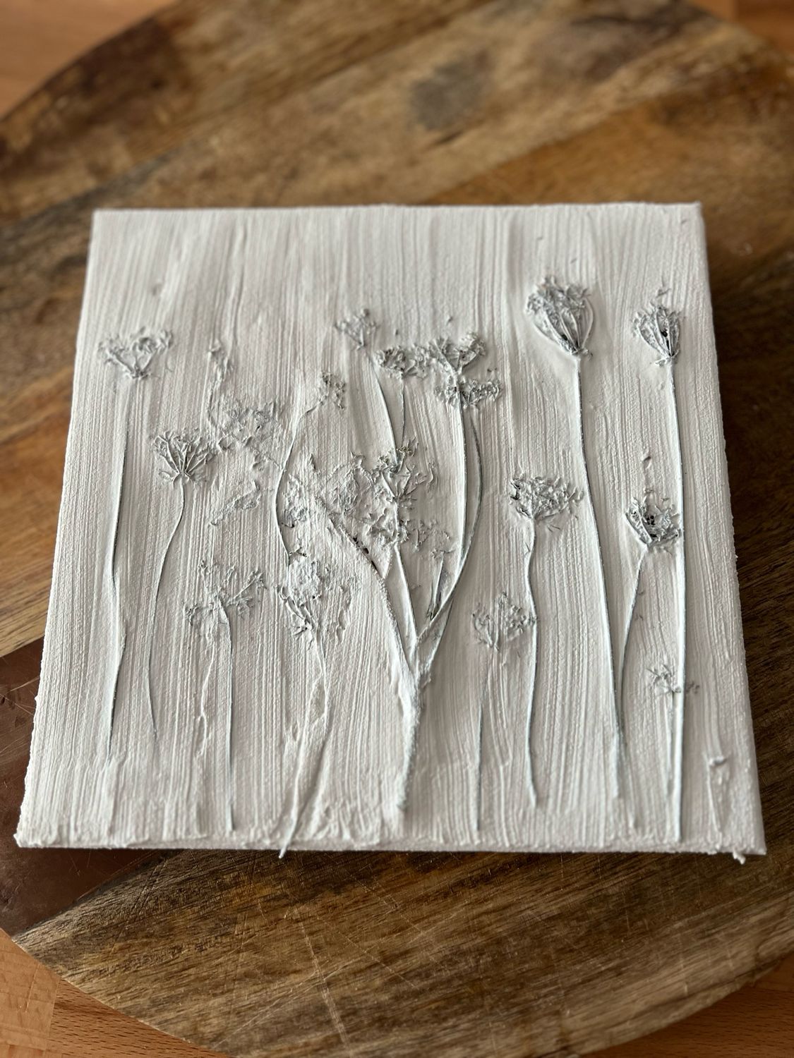 Wildkräuter Spaziergang und Naturkunst im Garten Wildkräuter Spaziergang und Naturkunst im Garten