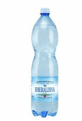 PET Mit Kohlensäure
(1 VE = 6 Fl. à 150 cl) PET Mit Kohlensäure
(1 VE = 6 Fl. à 150 cl)