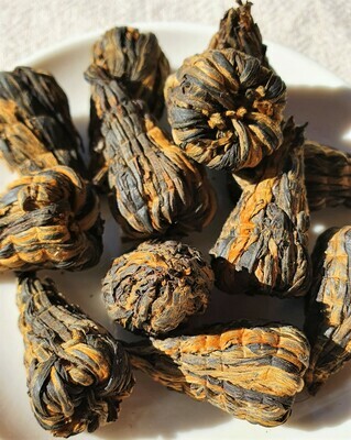 Feng Qing Black Tea Cones