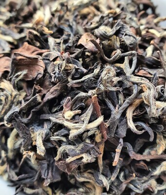 Roasted Hand-Rolled Qing Xin oolong