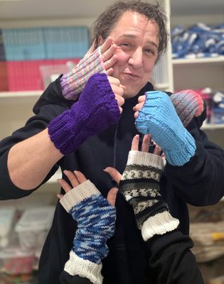 Glove Your Sister!