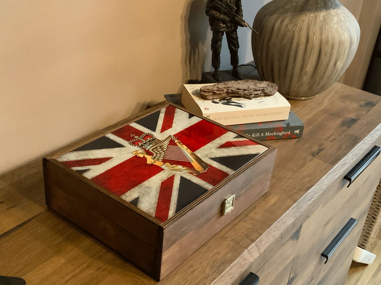 Ulster Defence Regiment, UDR, Premium Medals Box. Beautiful wood and ceramic gift box.