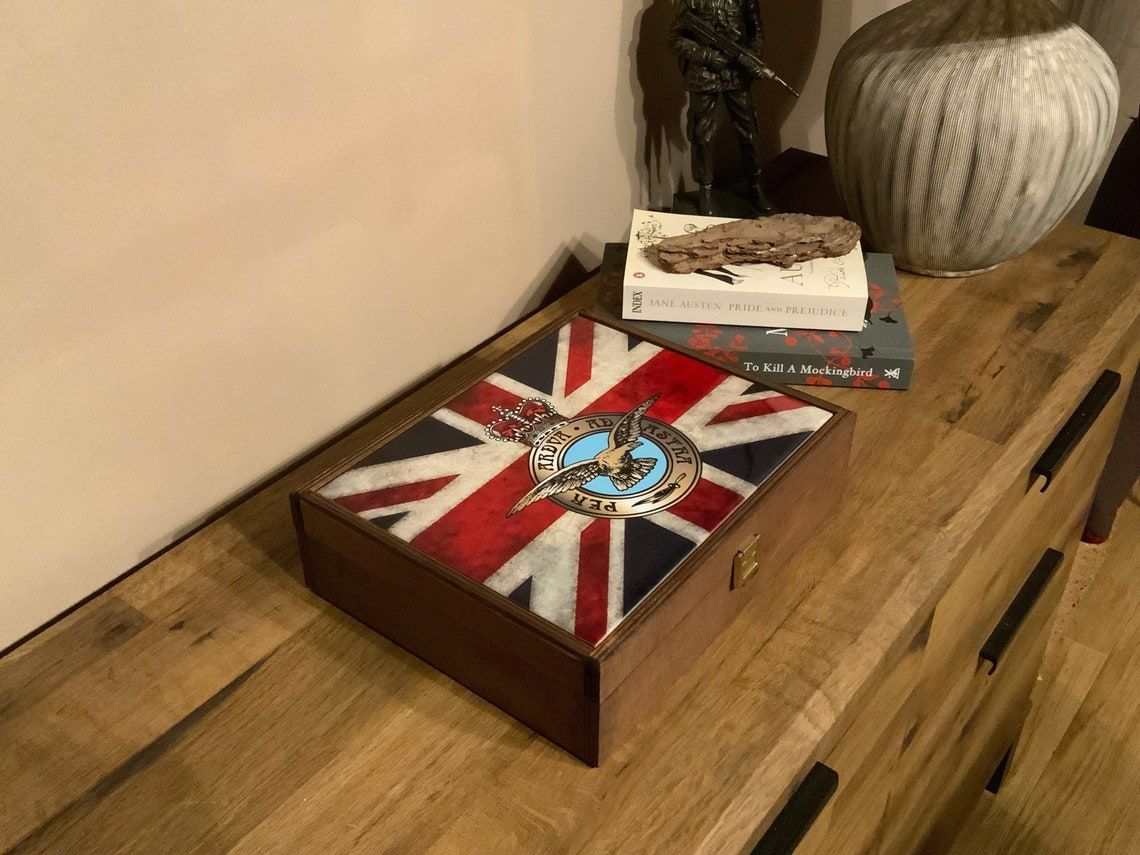Royal Air Force, Premium Military Medals Box, . Beautiful wood and ceramic military keepsake box