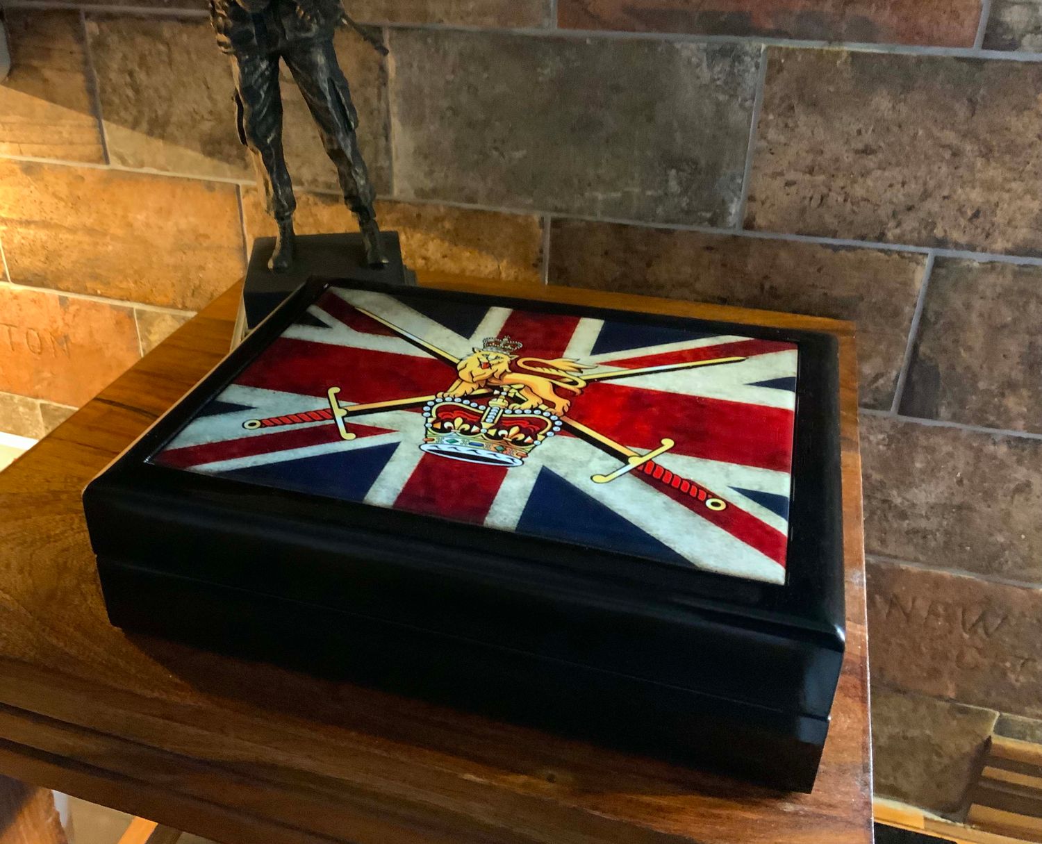 British Army Exclusive and Stunning Medals Box.