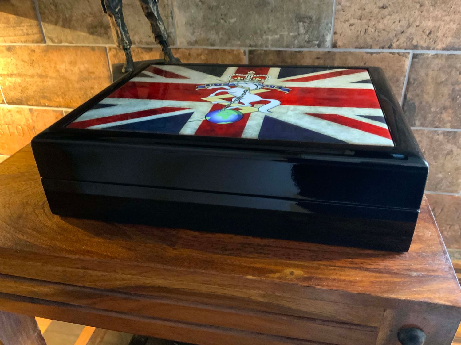REME Exclusive and Stunning Medals Box.