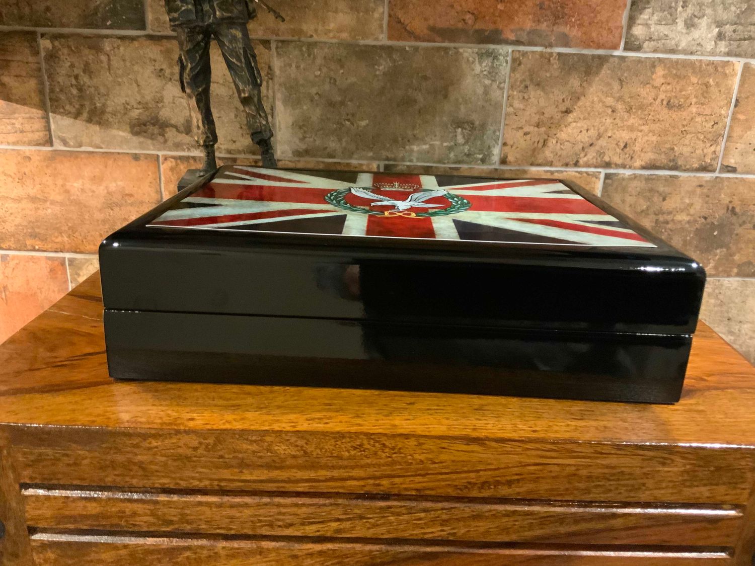 Army Air Corps Exclusive and Stunning Medals Box.