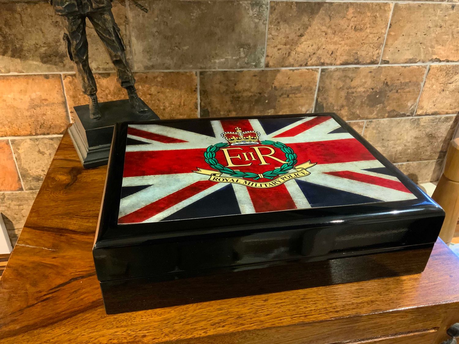 Royal Military Police Premium Medals Box, Makes the prefect Gift