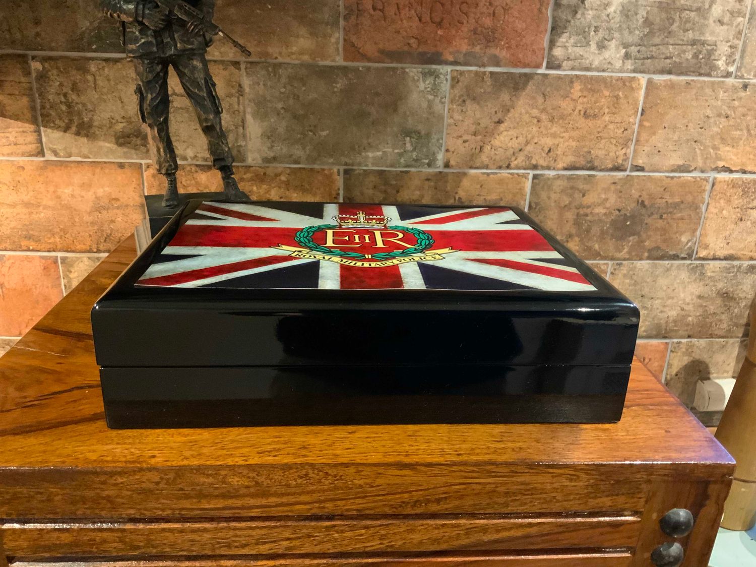 Royal Military Police Premium Medals Box, Makes the prefect Gift