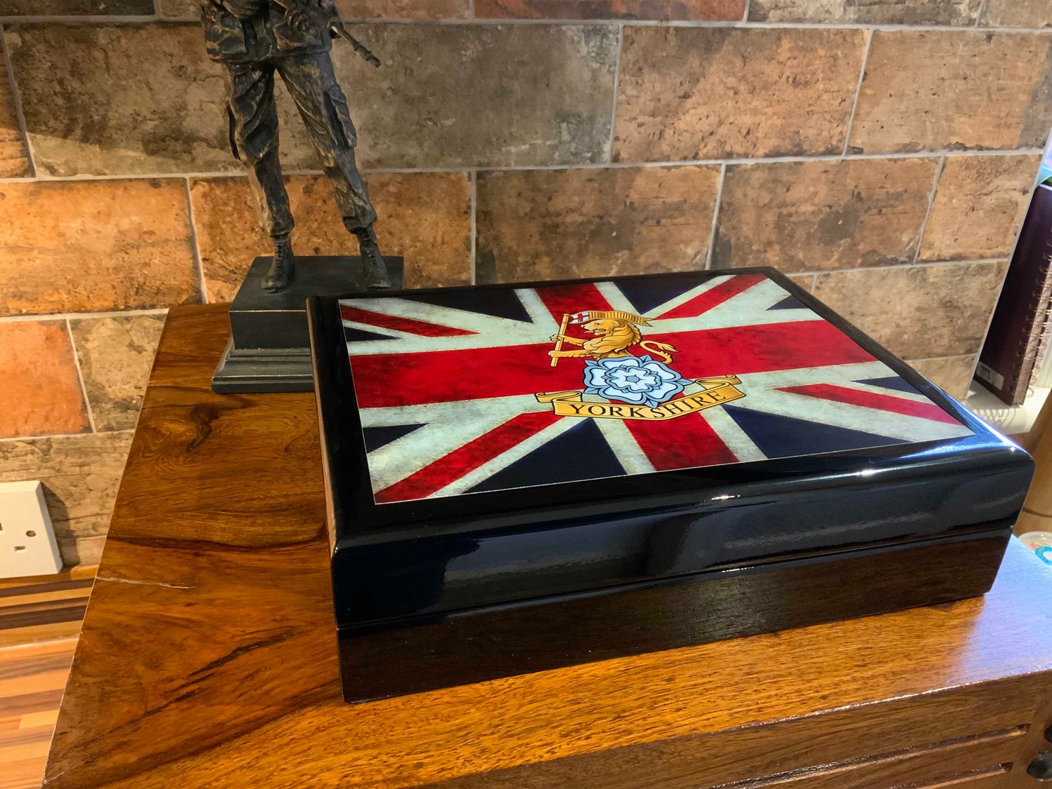 Yorkshire Regiment Exclusive and Stunning Medals Box.