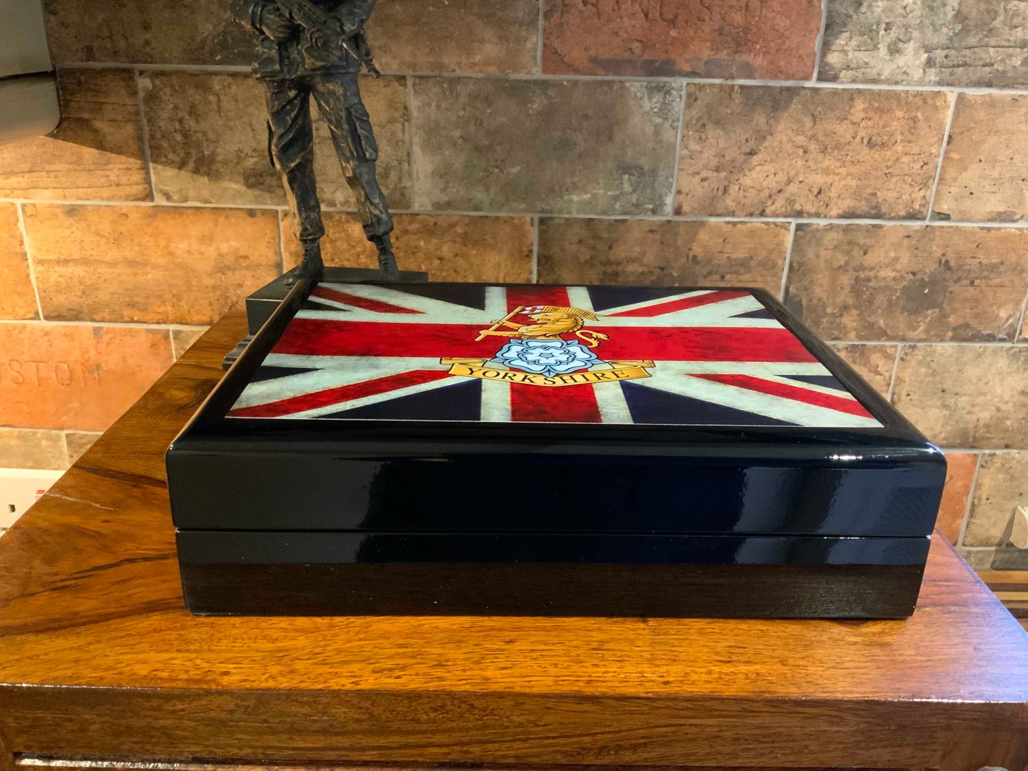 Yorkshire Regiment Exclusive and Stunning Medals Box.