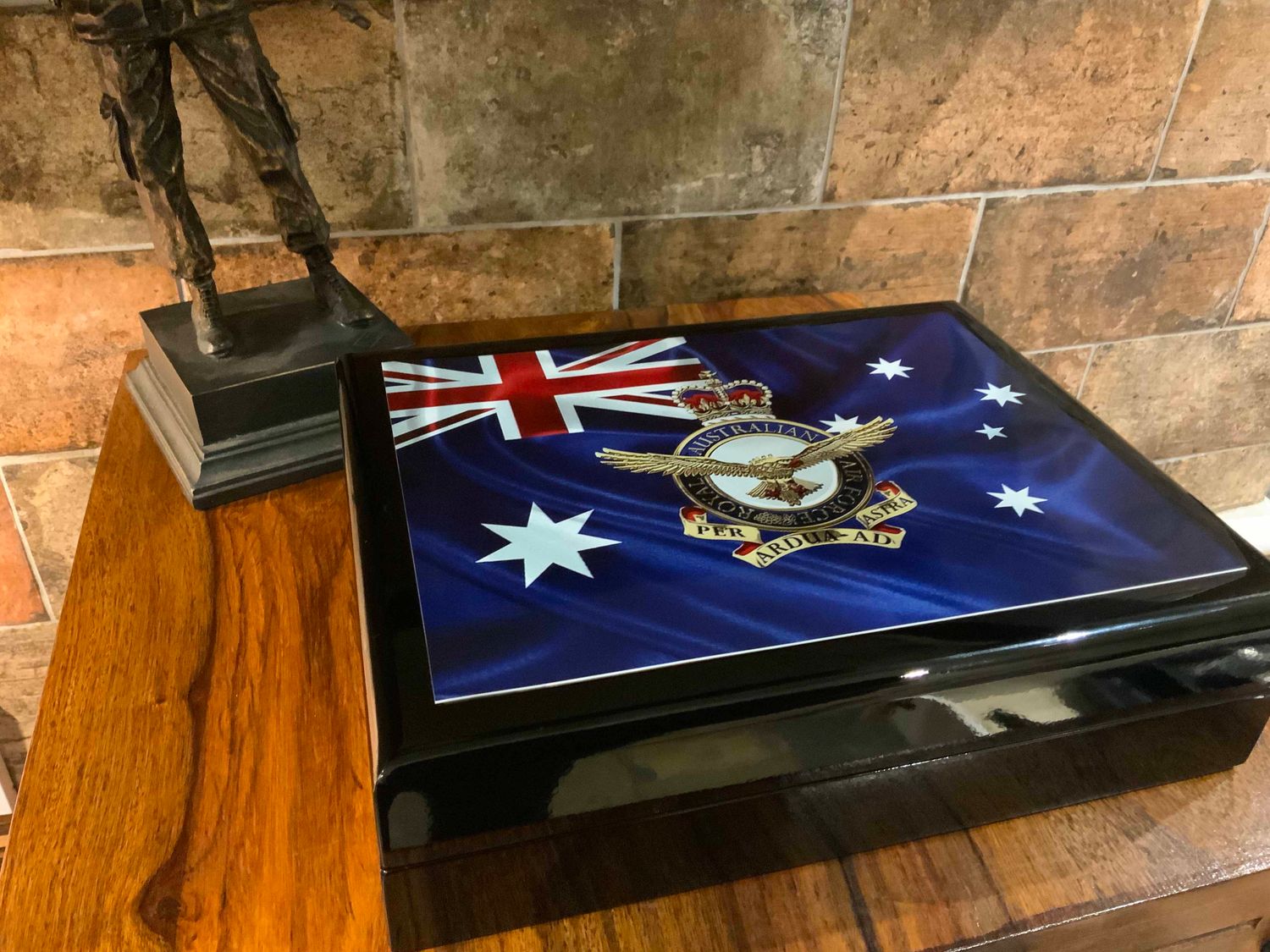Royal Australian Air Force Exclusive and Stunning Medals Box.
