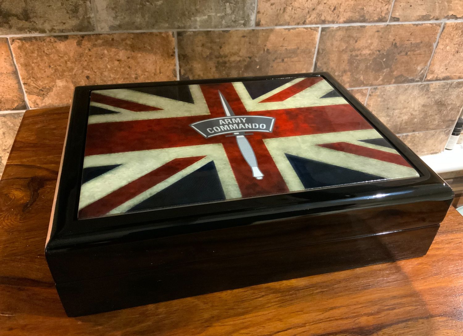 British Army Commando Exclusive and Stunning Medals Box.