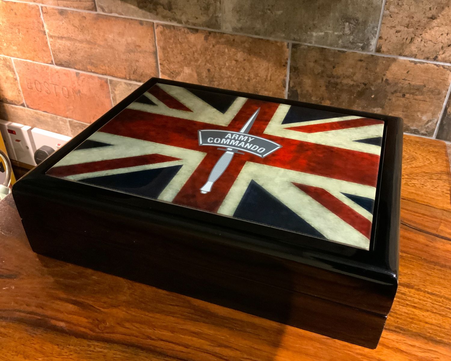 British Army Commando Exclusive and Stunning Medals Box.