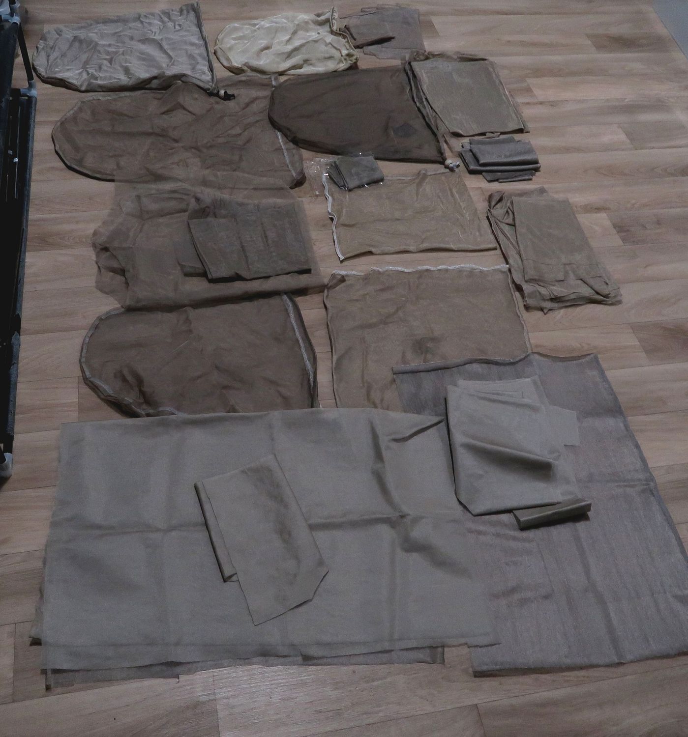 ​Lot de tissu Nylon-argent / Quelques voilettes Réf 373