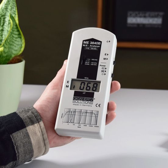 ME3840B détecteur basses fréquences Gigahertz Solutions + perche + pince incluses  / Réf. 57