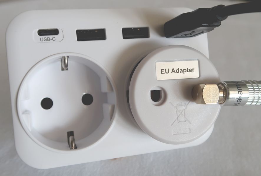 ! Nouveau ! Chargeur 3 broches 17 W avec mise à la terre / Modèle : 2 x USB-A + 1 x USB-C + 1 x Fiche earthing + 1 x Prise avec terre + petit support téléphone Lencent® / Réf. 370 ! Nouveau ! Chargeur 3 broches 17 W avec mise à la terre / Modèle : 2 x USB-A + 1 x USB-C + 1 x Fiche earthing + 1 x Prise avec terre + petit support téléphone Lencent® / Réf. 370