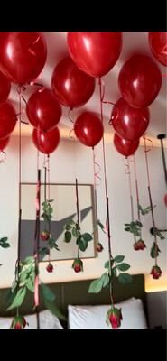 Hotel Balloons With Roses Setup