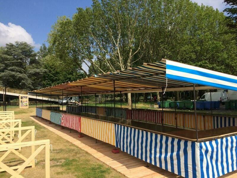 Barnums parisiens traditionnels type stands de marché gourmand