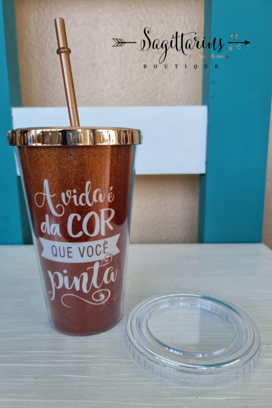 Copo com palhinha