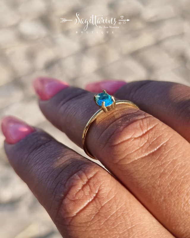 Anel Dourado Ajustável com Pedra