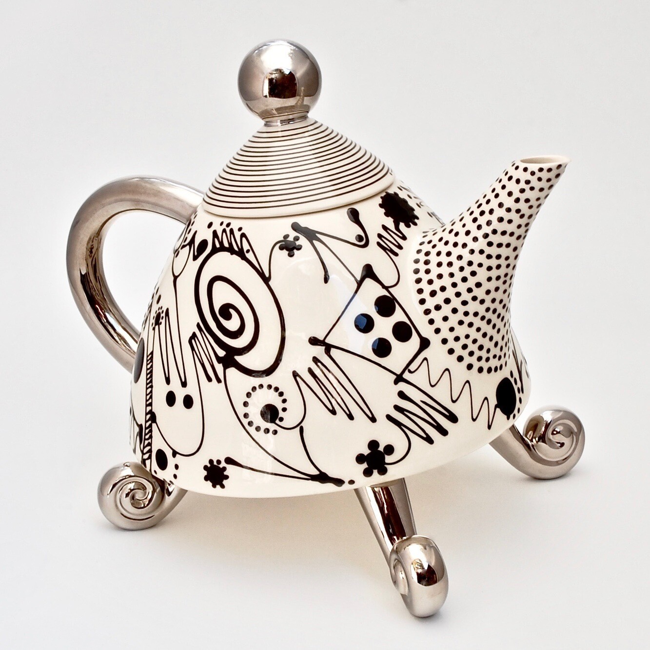 Calligraphy Legged Teapot