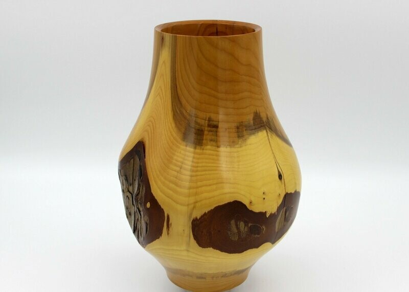 Vase aus Eibenholz