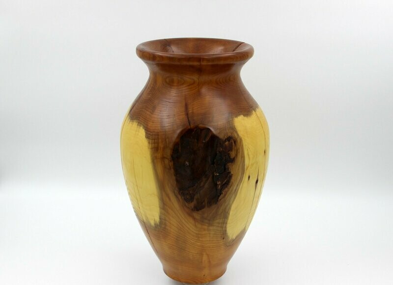 Vase aus Eibenholz