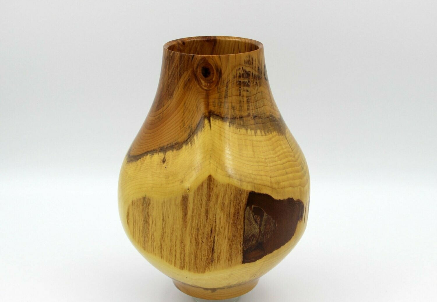 Vase aus Eibenholz