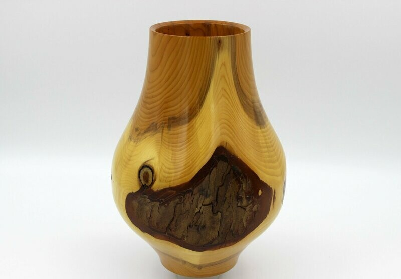 Vase aus Eibenholz