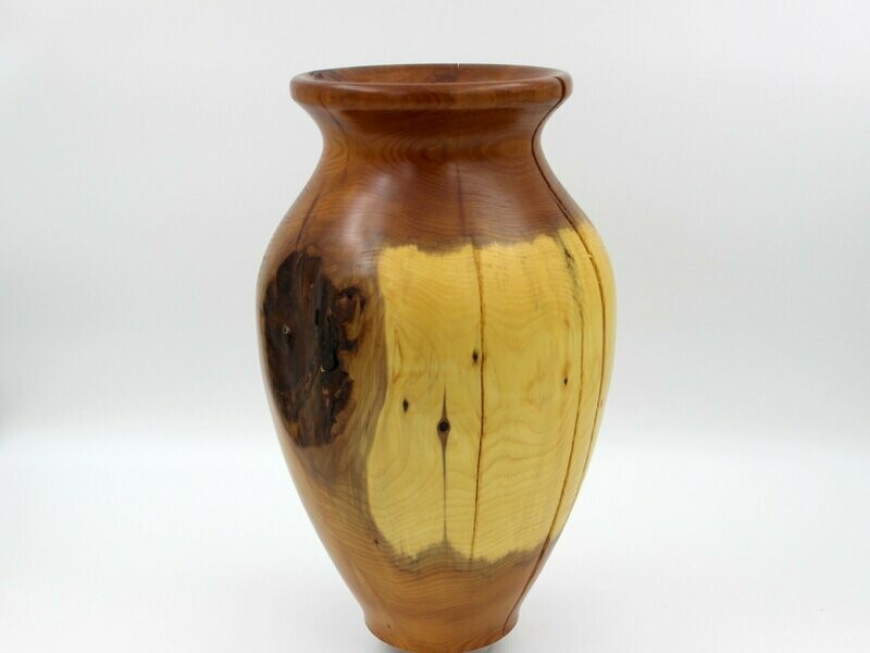 Vase aus Eibenholz
