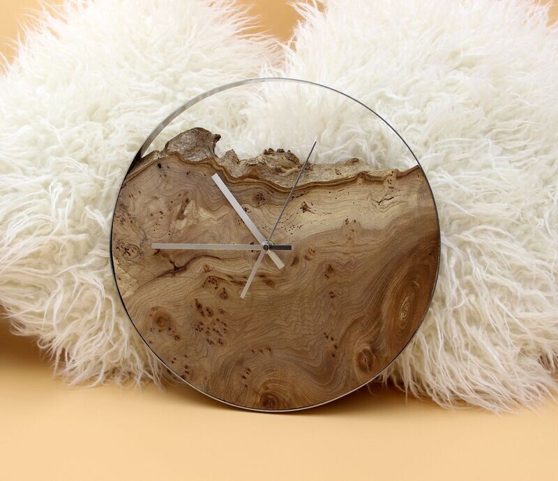 Funk-Uhr aus französischer Maser-Ulme mit Edelstahlring Funk-Uhr aus französischer Maser-Ulme mit Edelstahlring