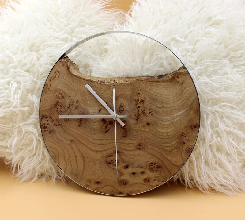Funk-Uhr aus französischer Maser-Ulme mit Edelstahlring Funk-Uhr aus französischer Maser-Ulme mit Edelstahlring
