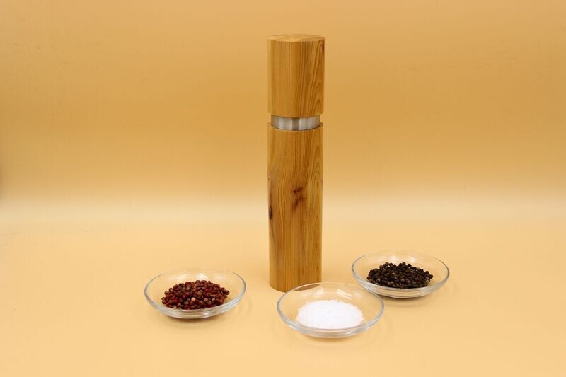 Gewürzmühle aus Eibe Maser mit Edelstahlring Gewürzmühle aus Eibe Maser mit Edelstahlring