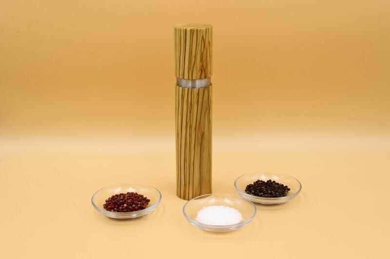 Gewürzmühle aus Oliven-Holz mit Edelstahlring Gewürzmühle aus Oliven-Holz mit Edelstahlring