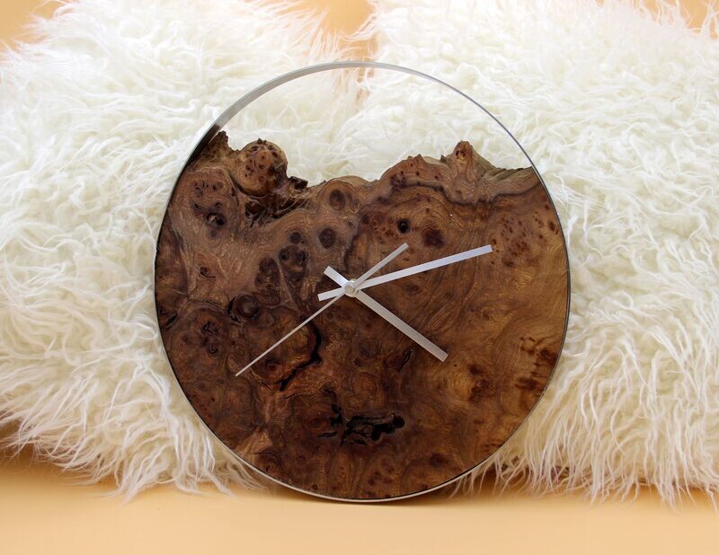 Funk-Uhr aus französischer Maser-Ulme mit Edelstahlring Funk-Uhr aus französischer Maser-Ulme mit Edelstahlring