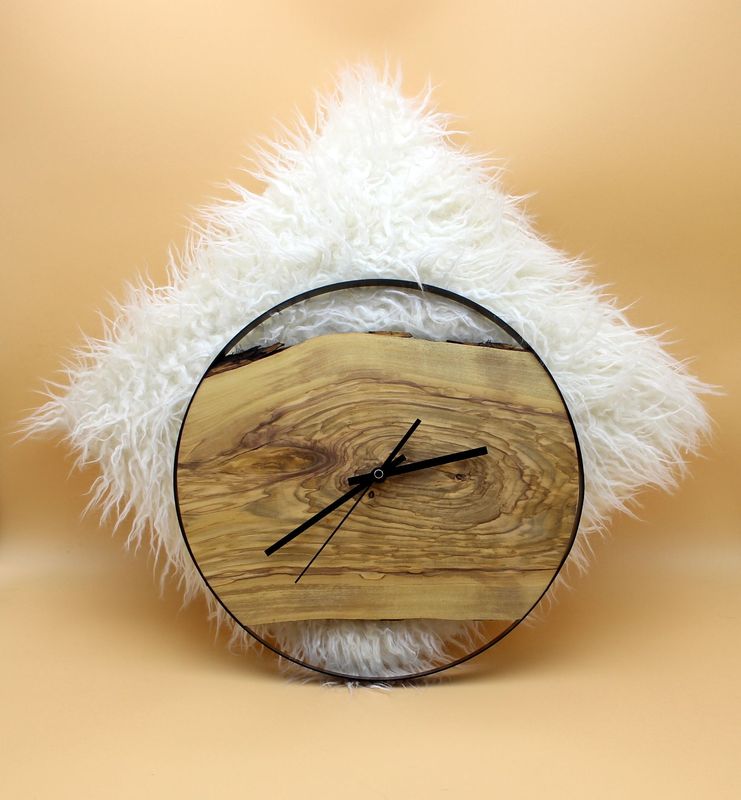 Funk-Uhr aus Olivenholz mit Edelstahlring BLACK Funk-Uhr aus Olivenholz mit Edelstahlring BLACK