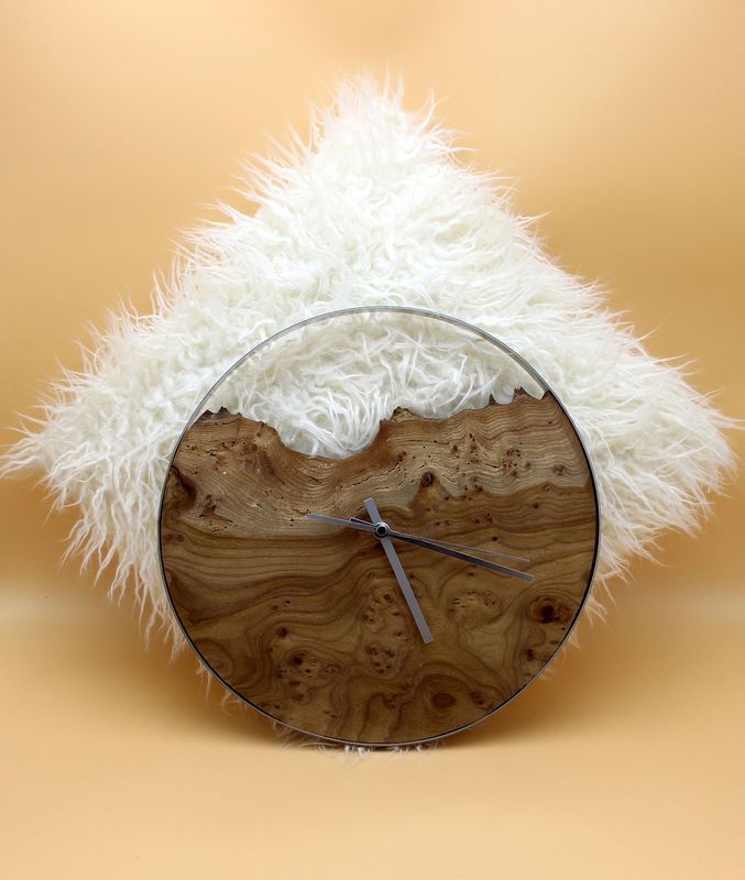 Funk-Uhr aus französischer Maser-Ulme mit Edelstahlring Funk-Uhr aus französischer Maser-Ulme mit Edelstahlring