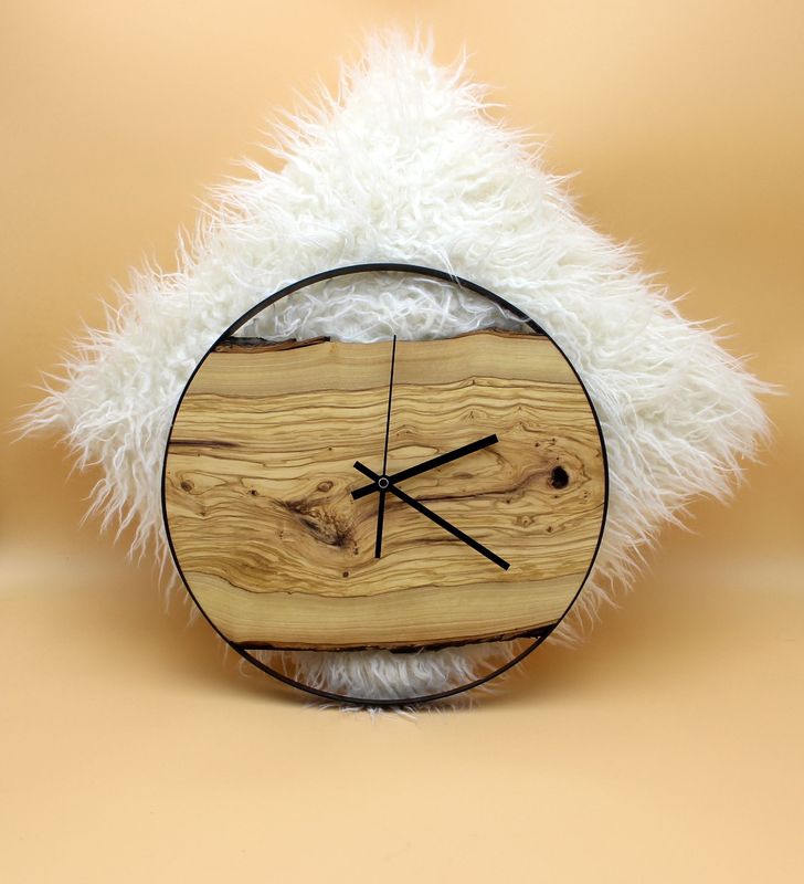 Funk-Uhr aus Olivenholz mit Edelstahlring BLACK Funk-Uhr aus Olivenholz mit Edelstahlring BLACK