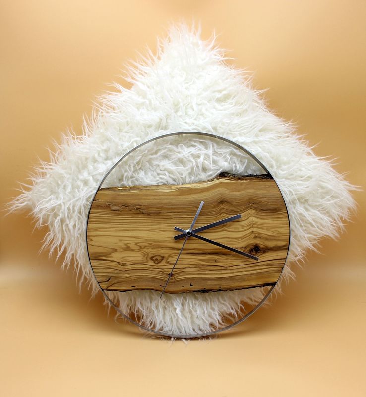 Funk-Uhr aus Olivenholz mit Edelstahlring Funk-Uhr aus Olivenholz mit Edelstahlring