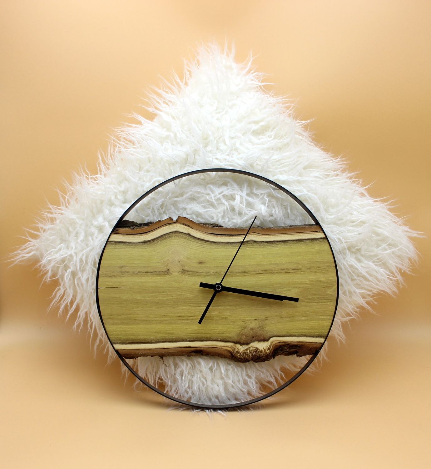 Funk-Uhr aus Robinie Natur mit Edelstahlring BLACK