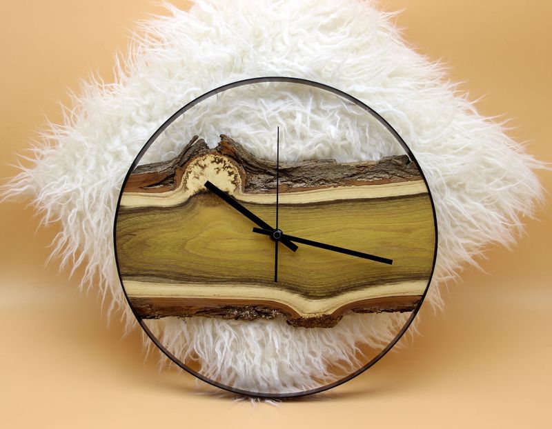 Funk-Uhr aus Robinie Natur mit Edelstahlring BLACK