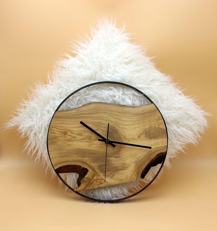Funk-Uhr aus Olivenholz mit Edelstahlring BLACK Funk-Uhr aus Olivenholz mit Edelstahlring BLACK