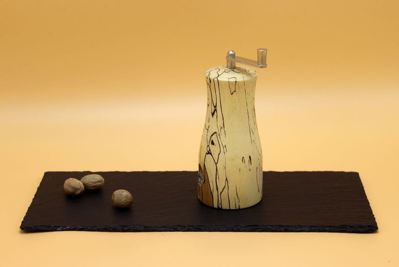 Muskat-Mühle aus gestockter Buche