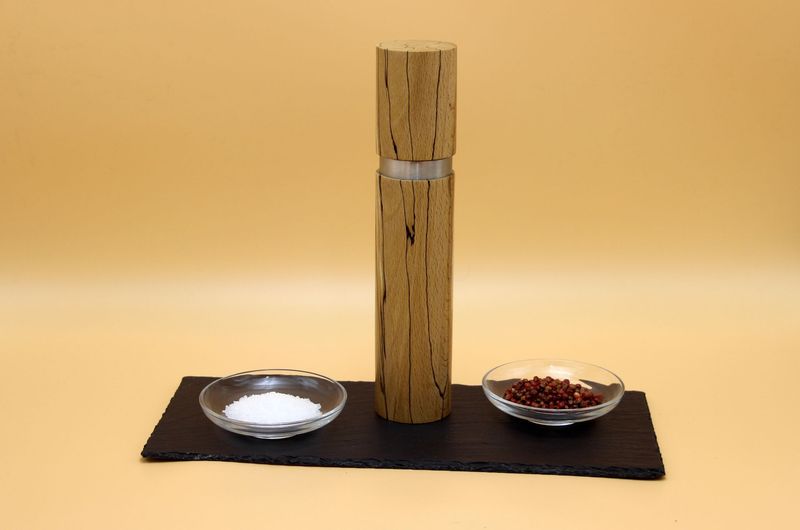 Gewürzmühle aus gestockter Buche mit Edelstahlring