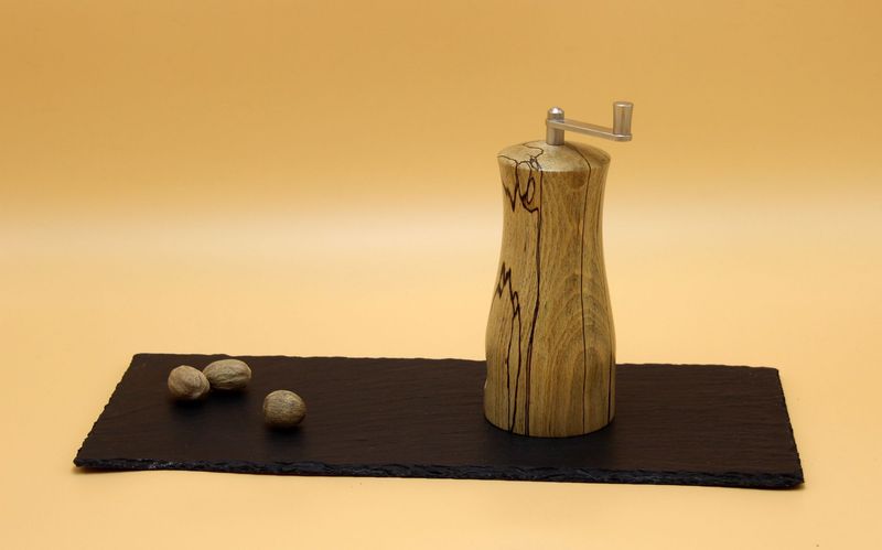 Muskat-Mühle aus gestockter Buche